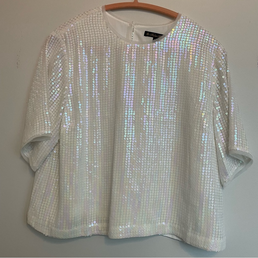 NWOT. Cropped iridescent white sequin top